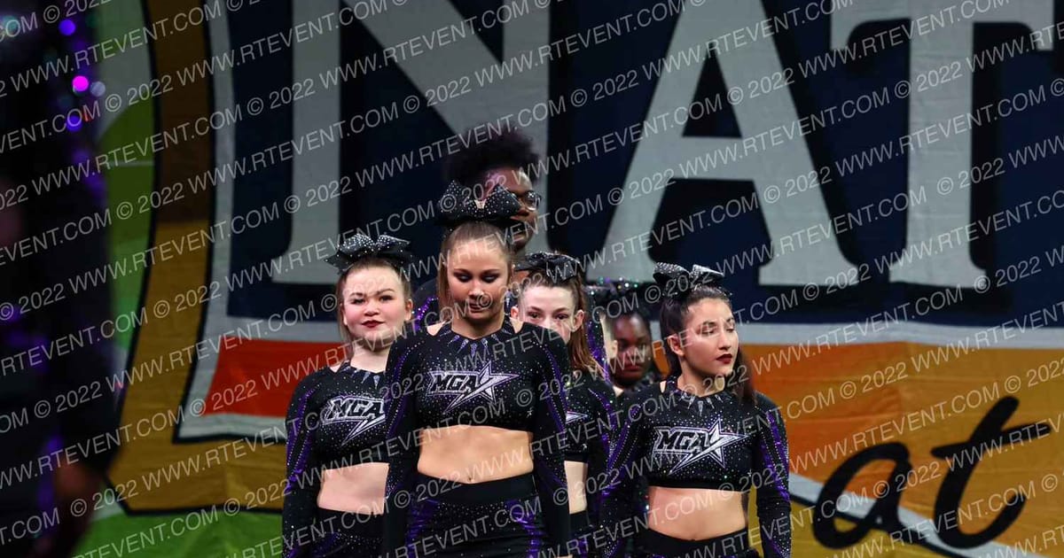 MGA Cheer Extreme Ultraviolet · CANAM