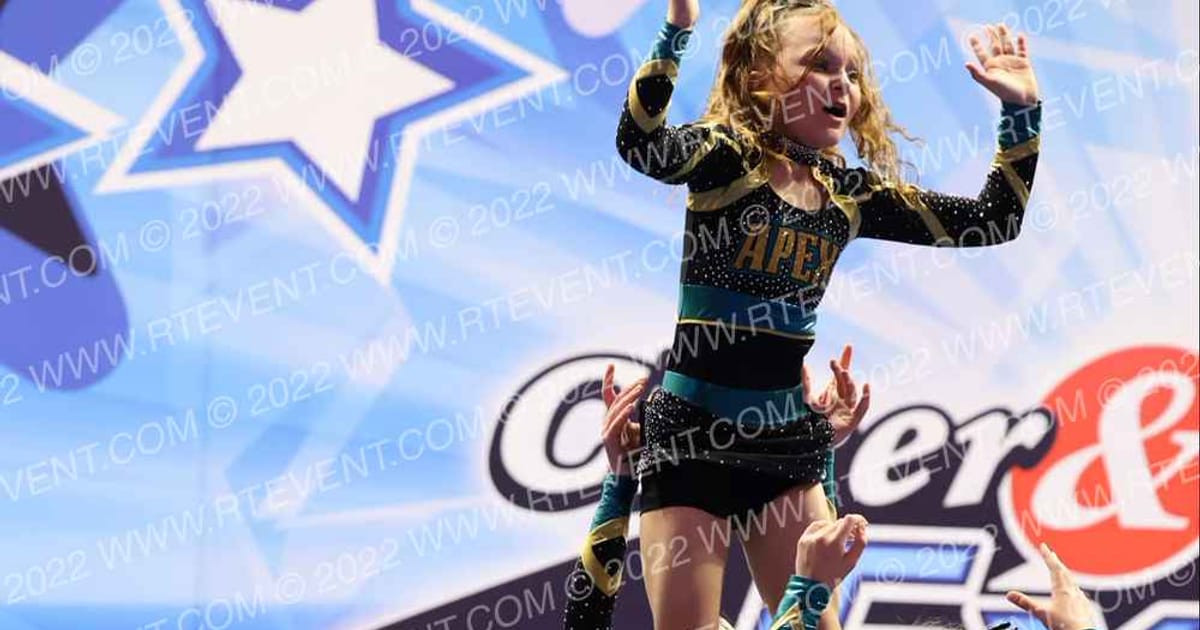 Apex Athletics Senior Smoke · SHAMROCK SHOWDOWN
