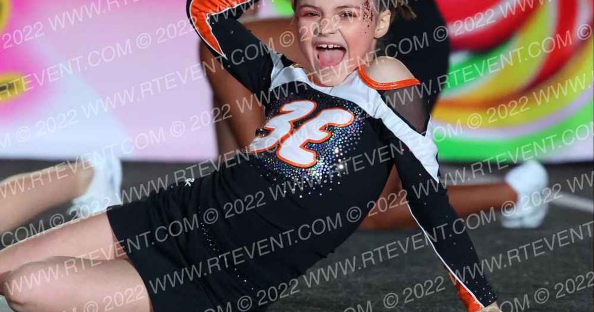 3E cheer Thunder · Oh How Sweet it is Cheer and Dance Spectacular