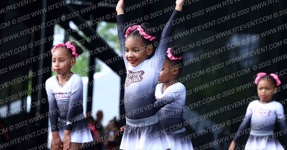 Xtreme Girls Kisses · Deep South Beach Nationals