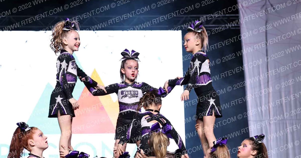 Studio All-Stars GLITTER GIRLS · The Midwest Regional Summit