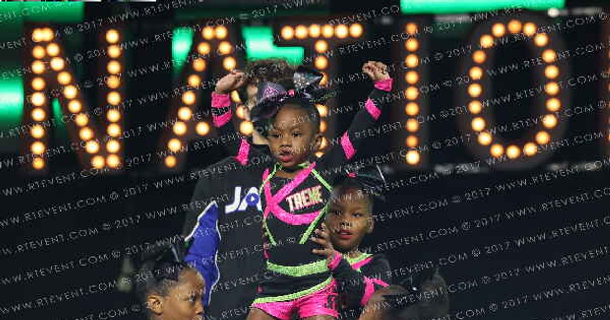 LA CHEER EXTREME PINK DIAMONDS · YOUTH NATIONALS