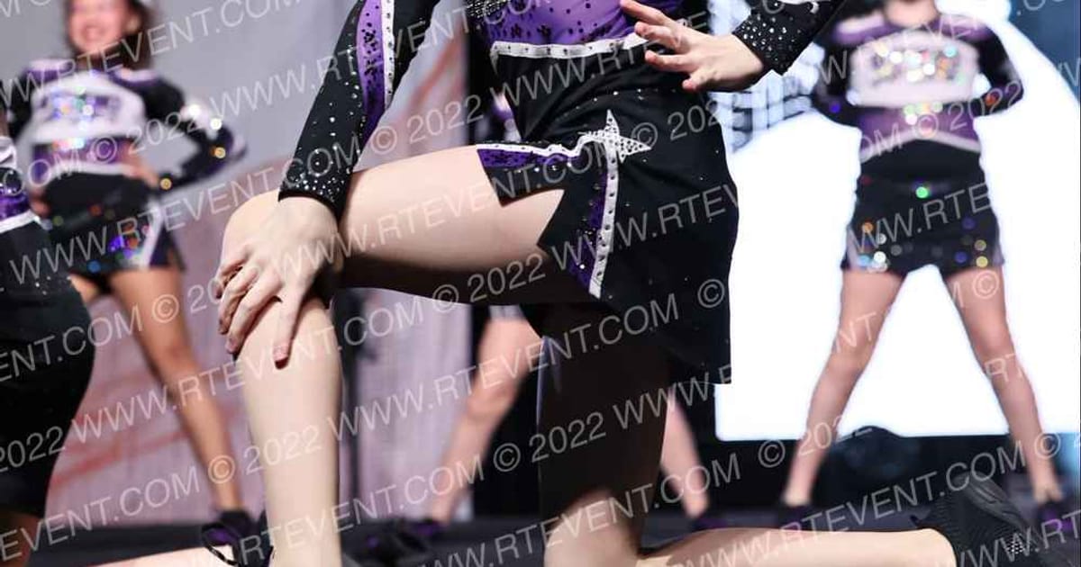 Studio All-Stars GLITTER GIRLS · The Midwest Regional Summit
