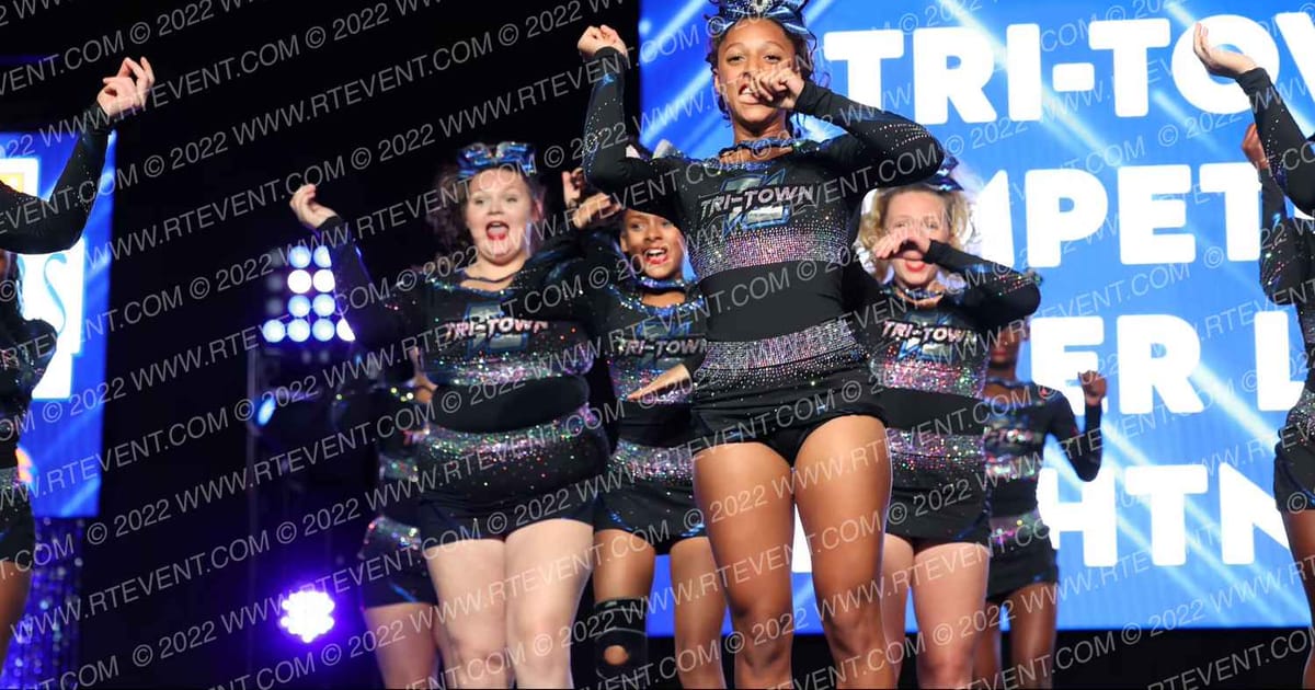 Tri-Town Competitive Cheer Lady Lightning · CDE The Masters