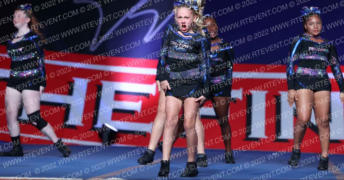 Tri-Town Competitive Cheer Junior Drizzle · THE FINALE AT THE KALAHARI