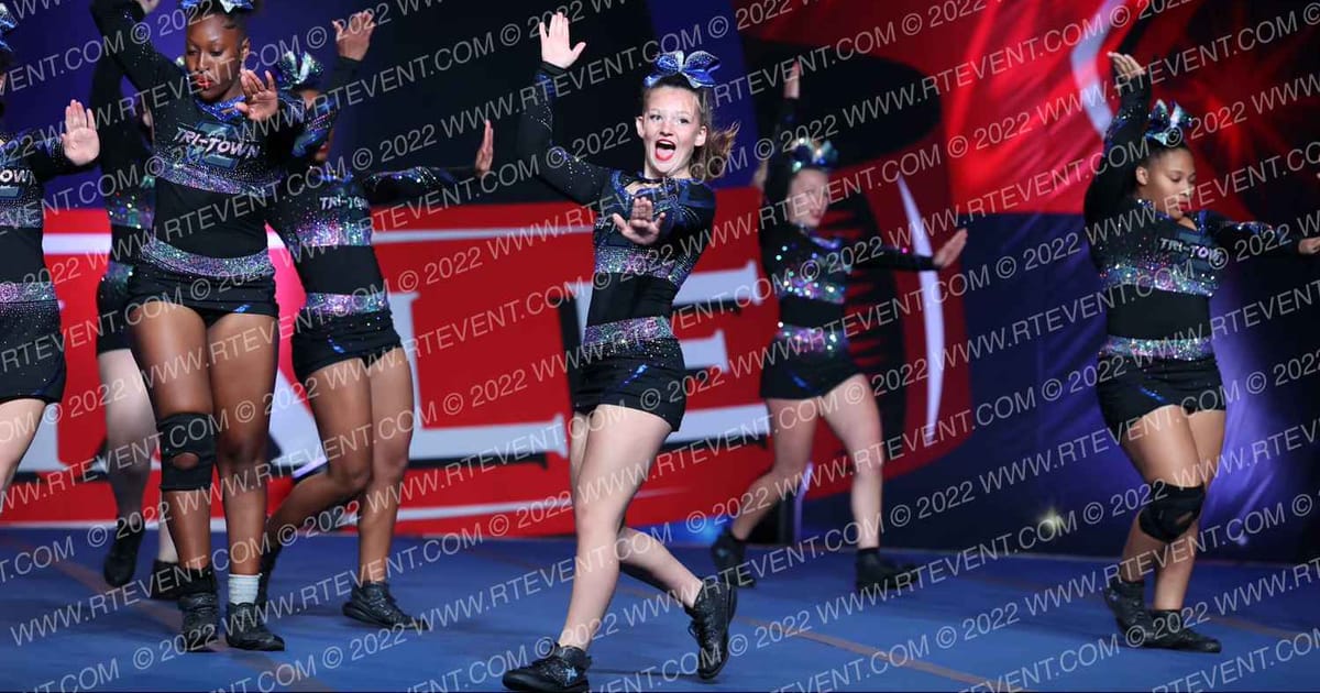 Tri-Town Competitive Cheer Lady Lightning · THE FINALE AT THE KALAHARI