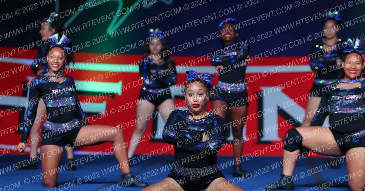 Tri-Town Competitive Cheer Lady Lightning · THE FINALE AT THE KALAHARI