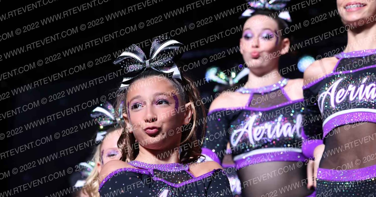 Aerial Elite Lady Smoke · All Star Worlds Hall C Thursday Photo