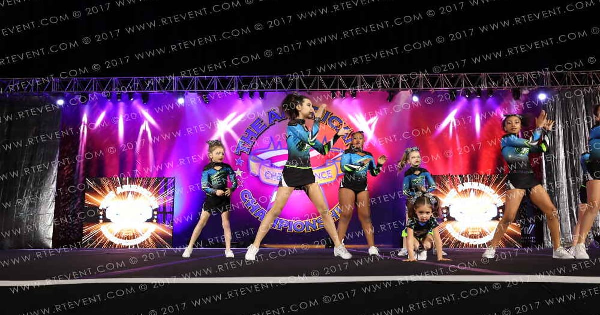 Bannons Cheer Force Wookies · American Showdown