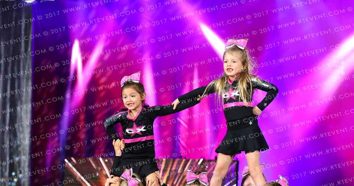 Cheer Explosion Sparklers · American Showdown