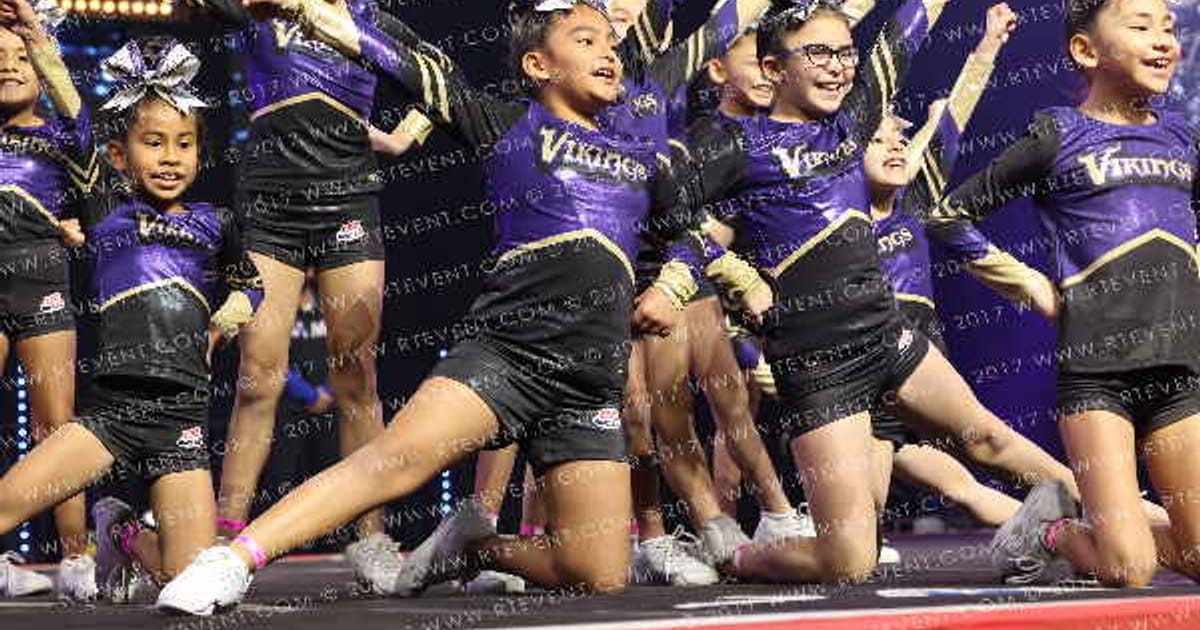 HOLLISTER VIKINGS MITEY MITE CHEER · YOUTH NATIONALS