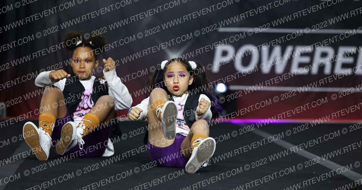 1ST IMPRESSION GIZMO · The Pinnacle Cheerleading Championship