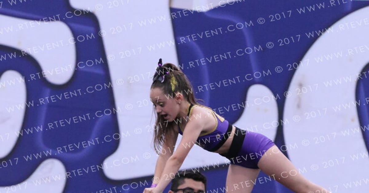 Club de Cheerleading Thunders Barcelona Youth Level 1 Stunt Group · FC Barcelona