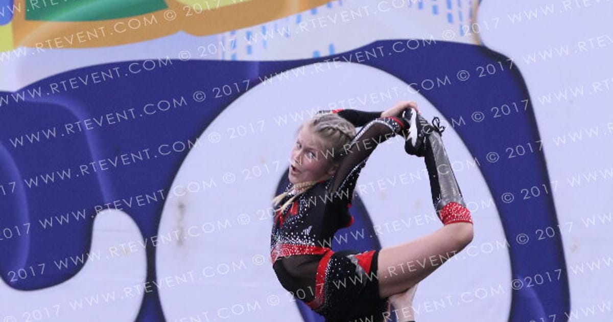 Adrenaline Allstar Cheerleading Youth Level 2 Stunt Group · FC Barcelona