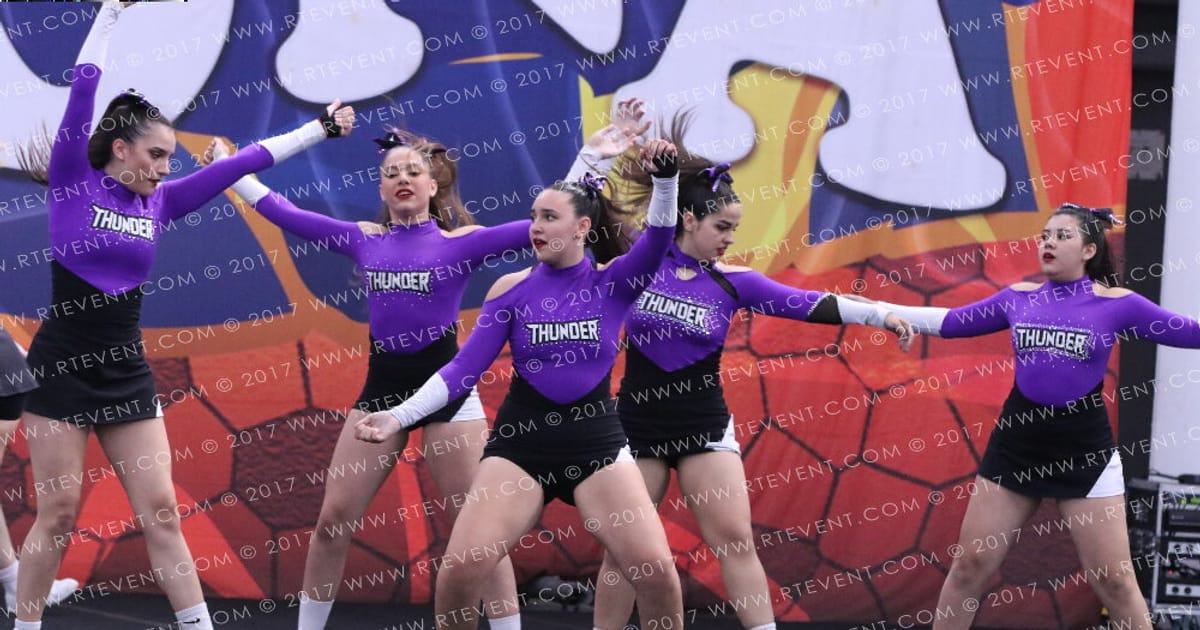 Club de Cheerleading Thunders Barcelona COSMIC · FC Barcelona