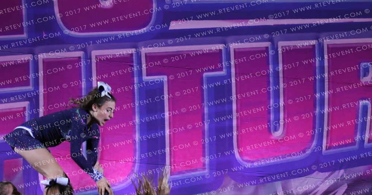 Hellcats Cheerleaders Pumas · Into the Future
