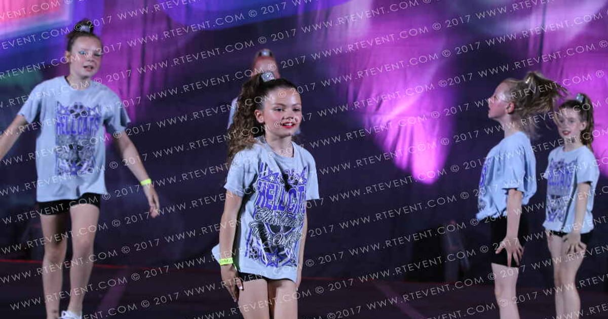 Hellcats Cheerleaders Lynx · Into the Future