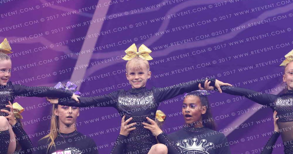 Kick Twist Cheerleading Banana · FC Internationals and Schools out