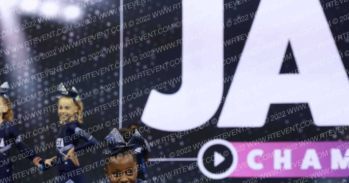 VISTA JR EAGLES PEE WEE CHEER TEAM NA · Reload