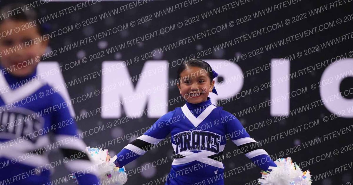 AVENAL YOUTH CHEER MIGHTY MITES · Royal Valley