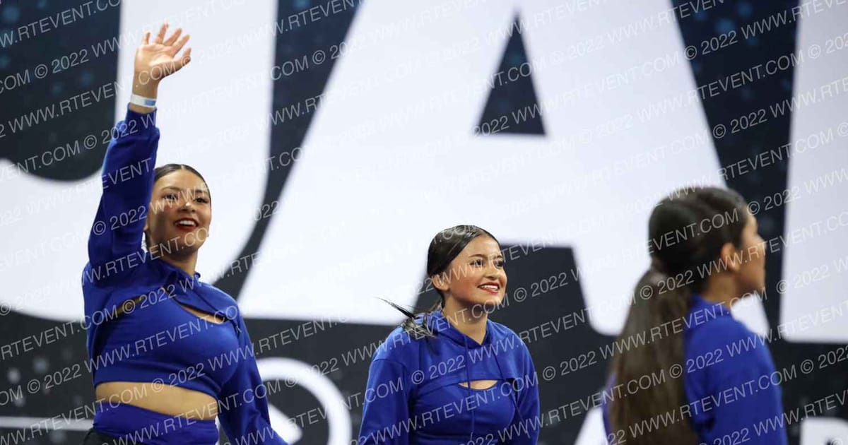 AVENAL YOUTH CHEER SENIORS · Royal Valley