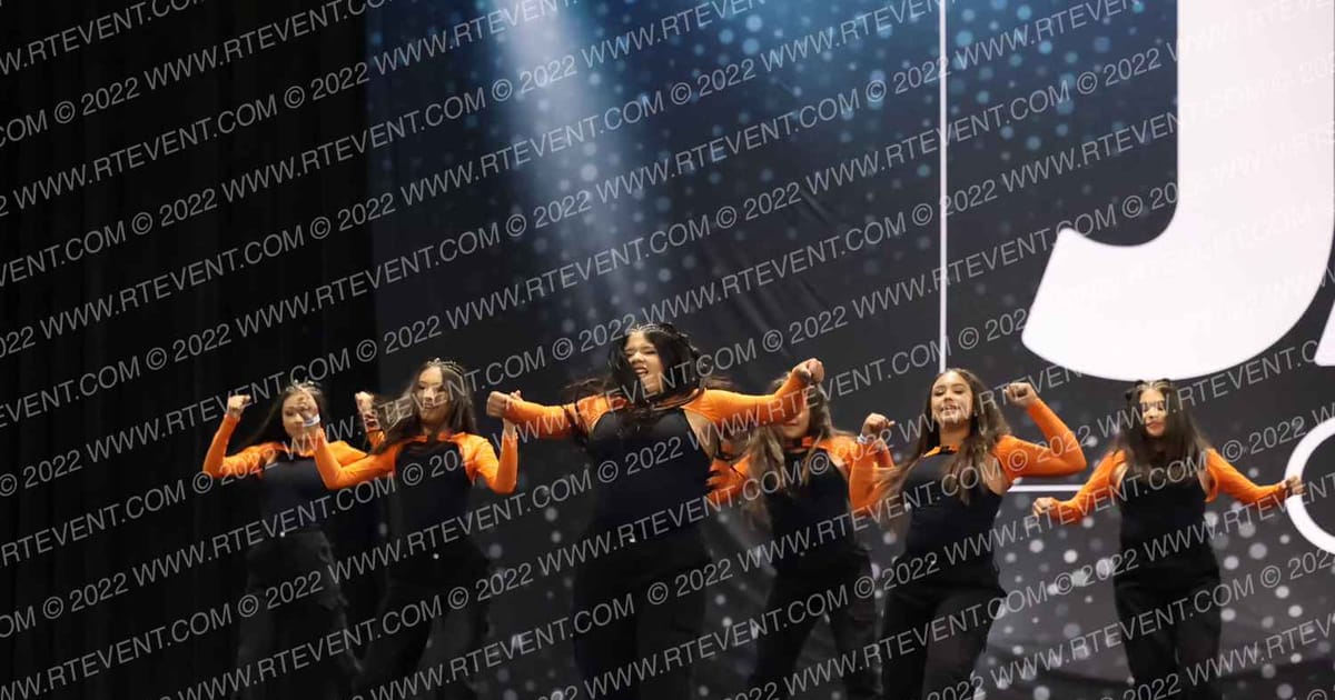 SELMA YOUTH CHEER GRIZZLIES SENIORS NA · Royal Valley