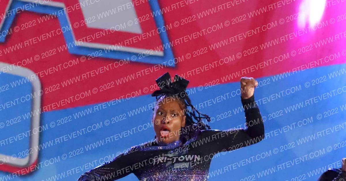 Tri-Town Competitive Cheerleading Black Ice · Trenton Showdown