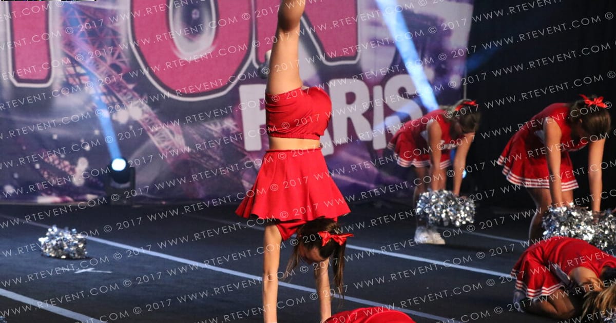 American School of Barcelona Lynx Cheerleaders Junior Pom · FC Brings It On