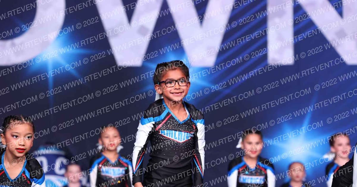 American Cheer MINI STARS · Cali Crown