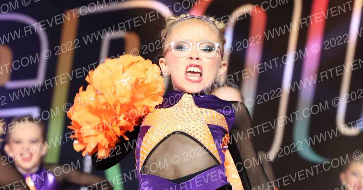 Star Performance Centre Mini Large Pom · WSF Grand Nationals Dance