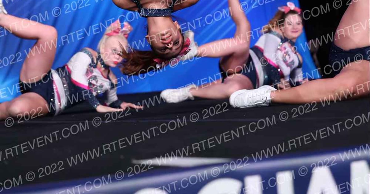 FCA Cheer Divinity · Cali Crown