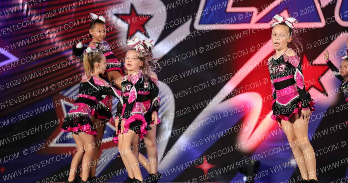SMYO Cheer Elite Reign Mini Rec Performance · CDE OC Christmas Open