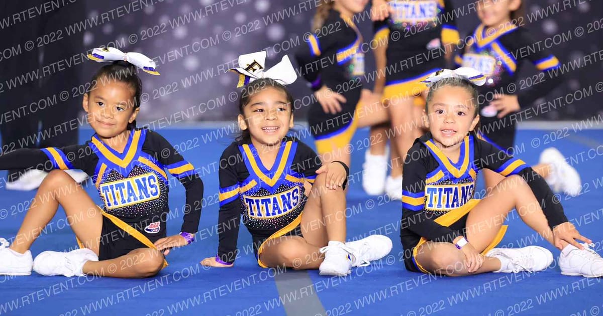 FULLERTON TINY MITE CHEER · Holiday Showcase