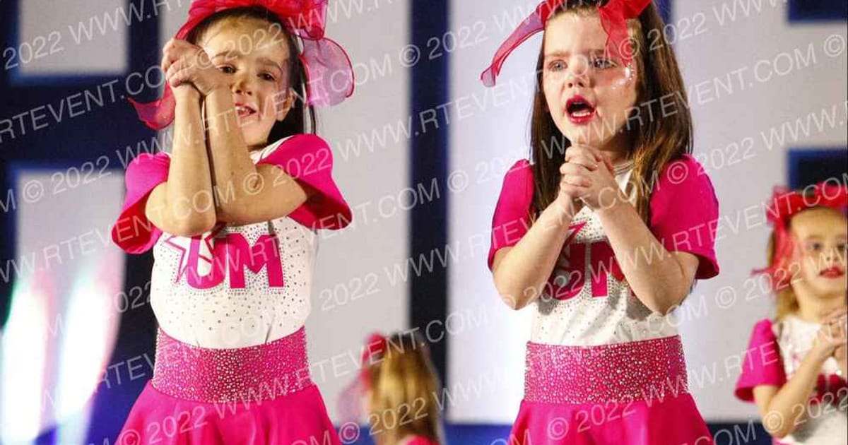 Upper Merion All Stars Raindrops · Cheersport Oaks Classic