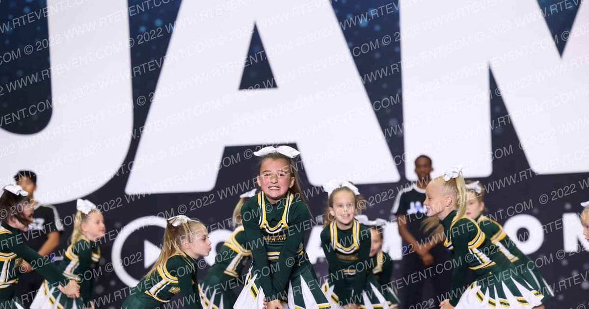 SANTA MARGARITA POP WARNER JUNIOR PEE WEE SHOW CHEER 1 MEDIUM · Holiday Showcase