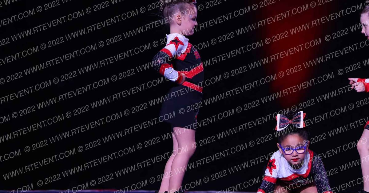 Laurel Youth Cheer Starz Glitz · Holiday Spectacular