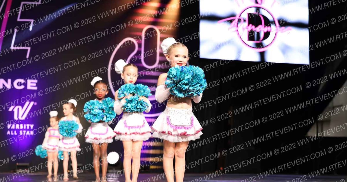 Dance Dynamics Tiny Premier Large Prep Pom · Encore Groove
