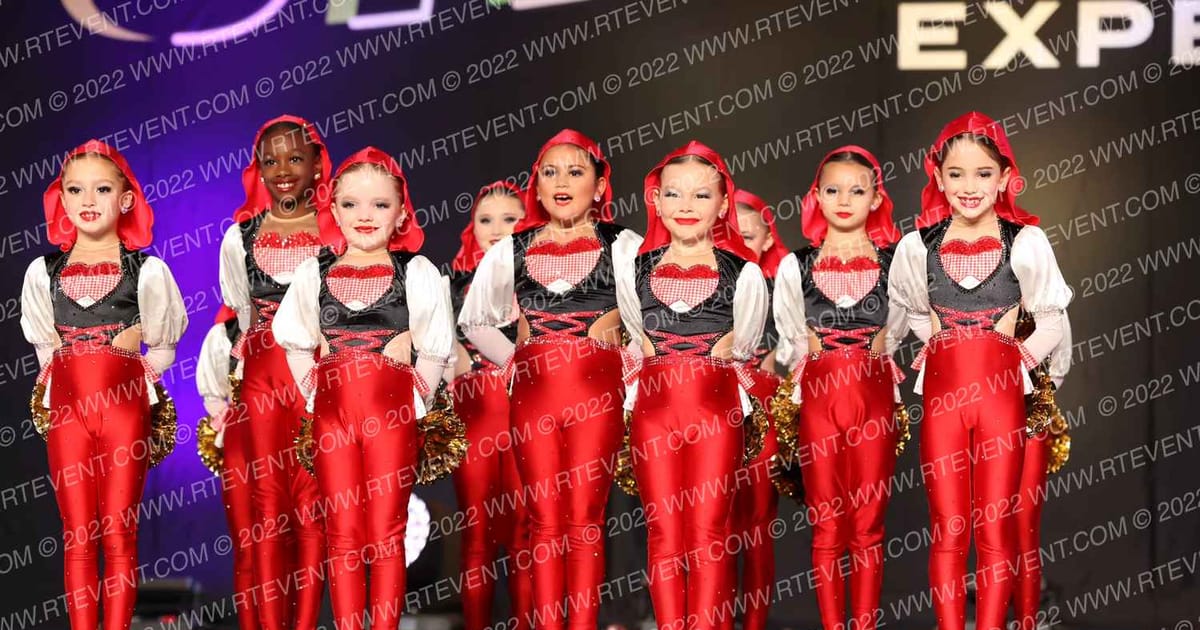 Dance Dynamics Tiny Elite Small Pom · Encore Groove