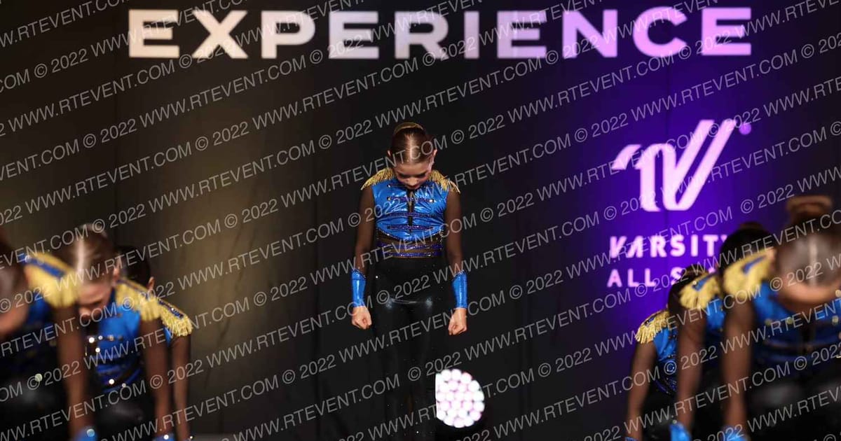 Dance Dynamics Mini Elite Small Pom · Encore Groove