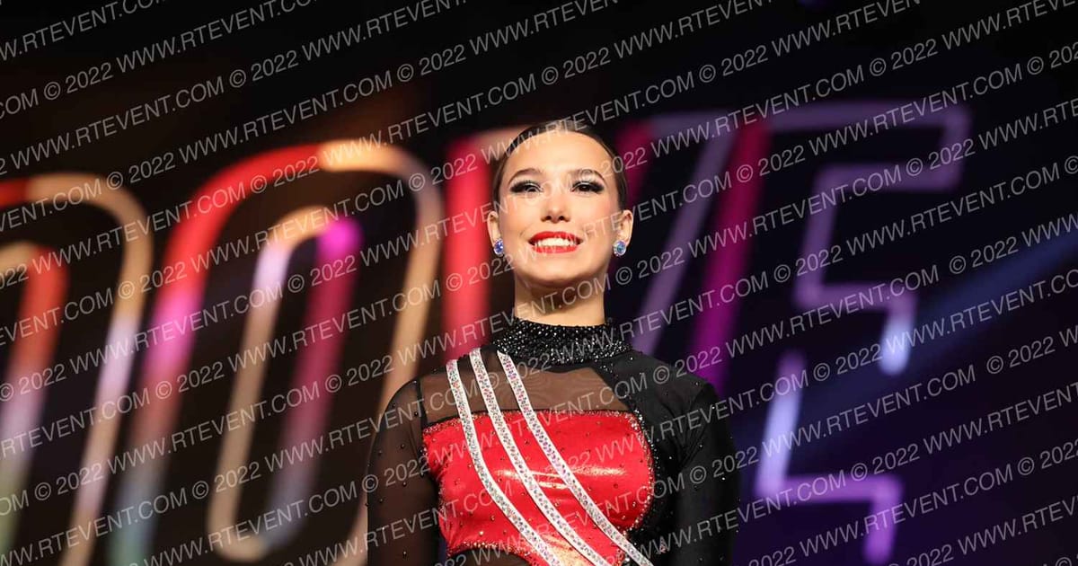 Dance Dynamics Junior Premier Small Pom · Encore Groove