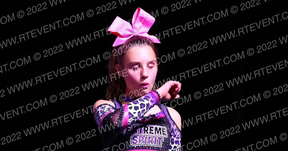 Extreme Spirit Allstarz Sassy Catz · Holiday Spectacular