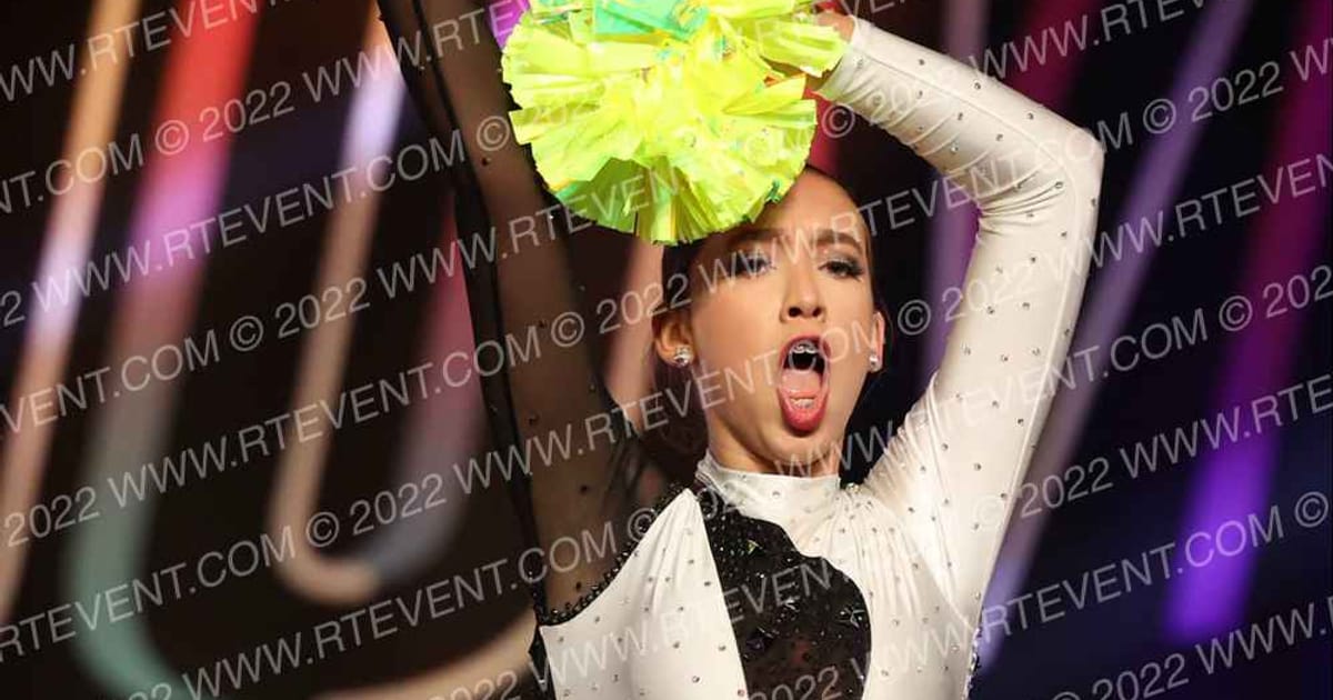Dance Dynamics Junior Elite Large Pom · Encore Groove