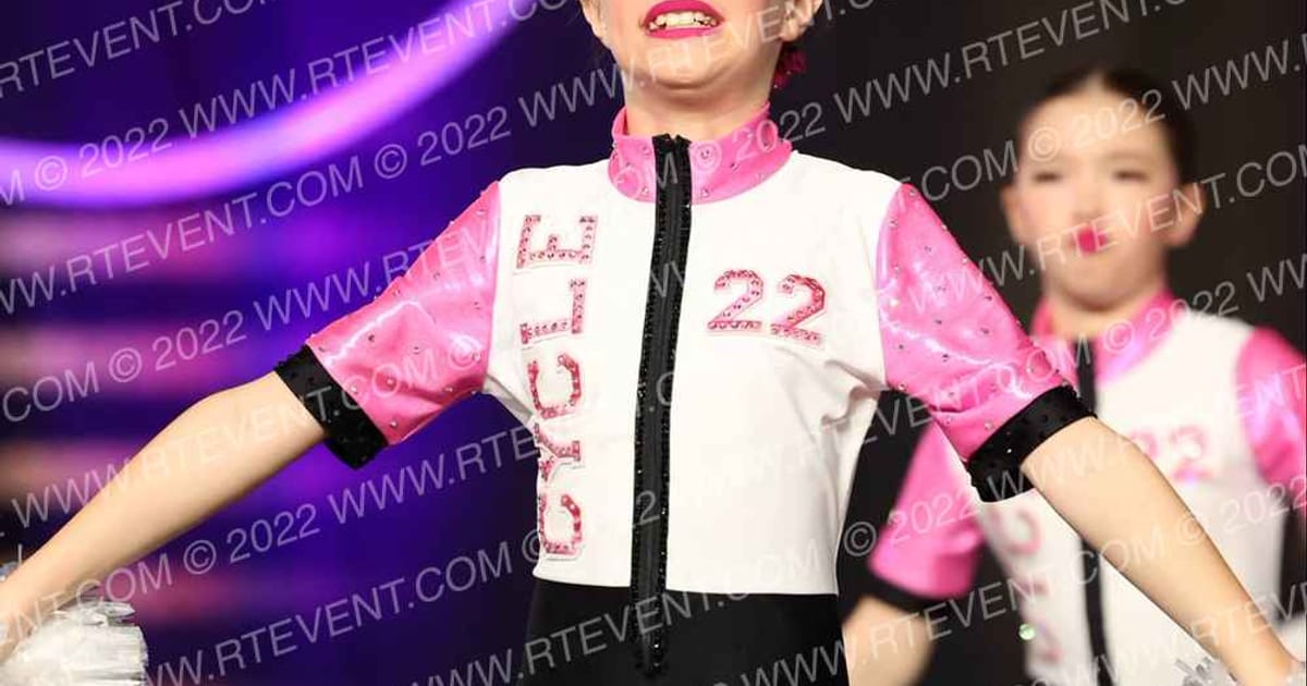 Studio 22 Mini All Star Pom · Encore Groove