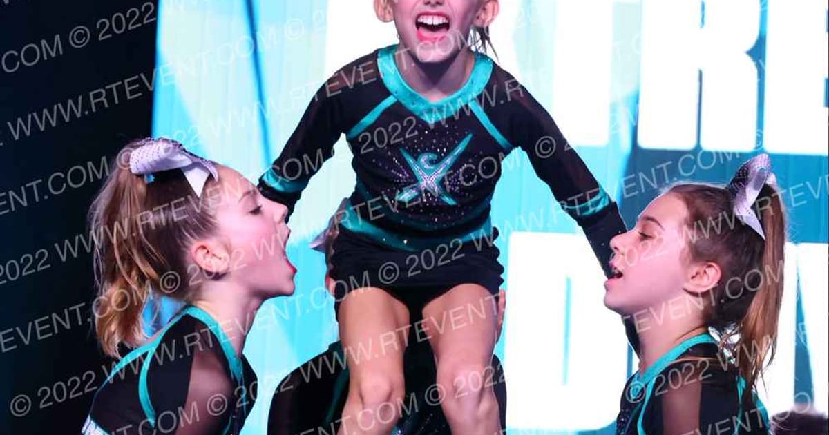 Cheer Extreme DMV Emeralds · Holiday Spectacular