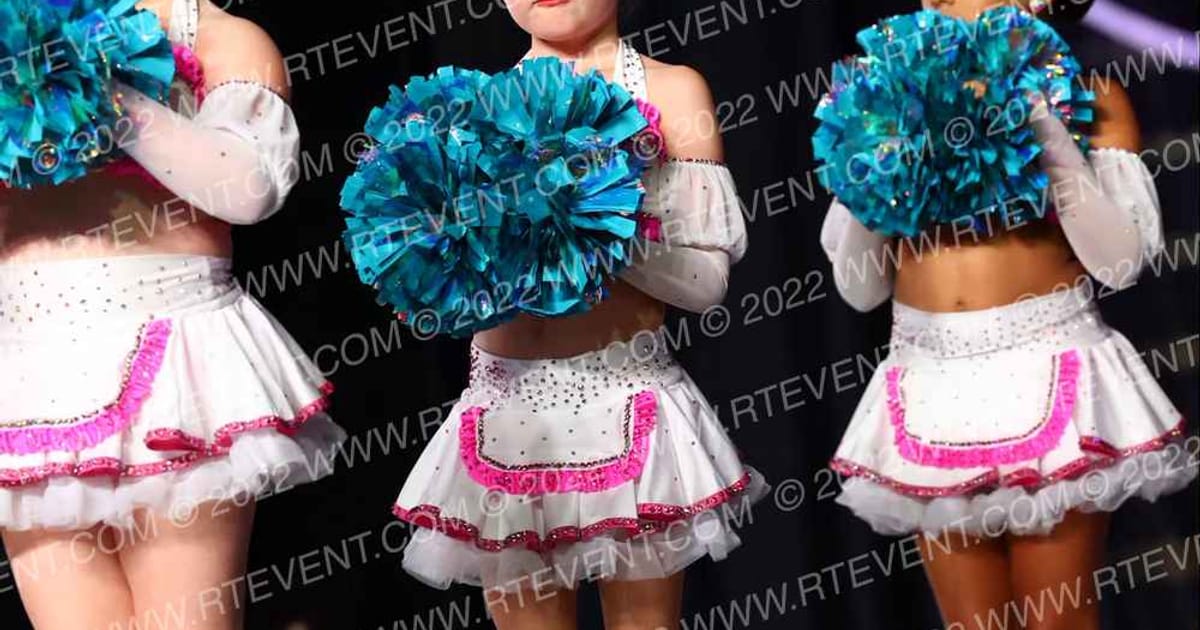 Dance Dynamics Tiny Premier Large Prep Pom · Encore Groove