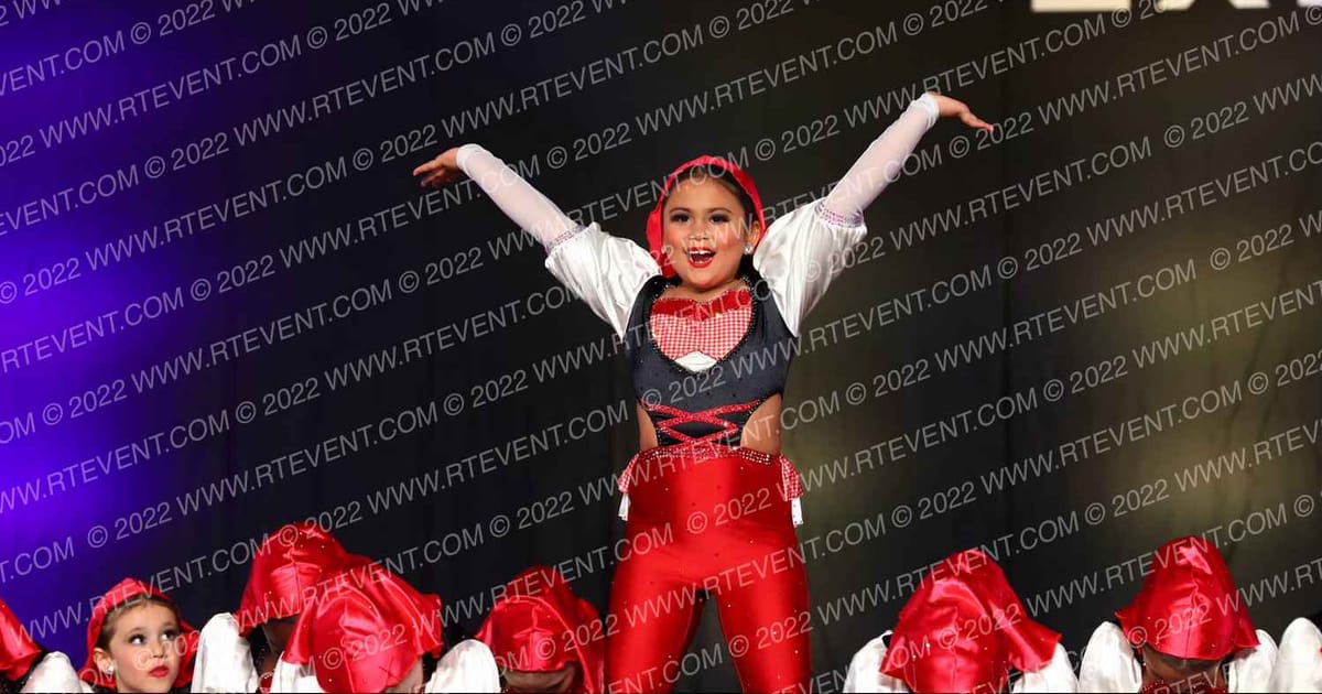 Dance Dynamics Tiny Elite Small Pom · Encore Groove