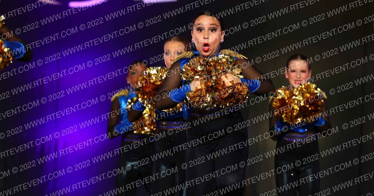 Dance Dynamics Mini Elite Small Pom · Encore Groove