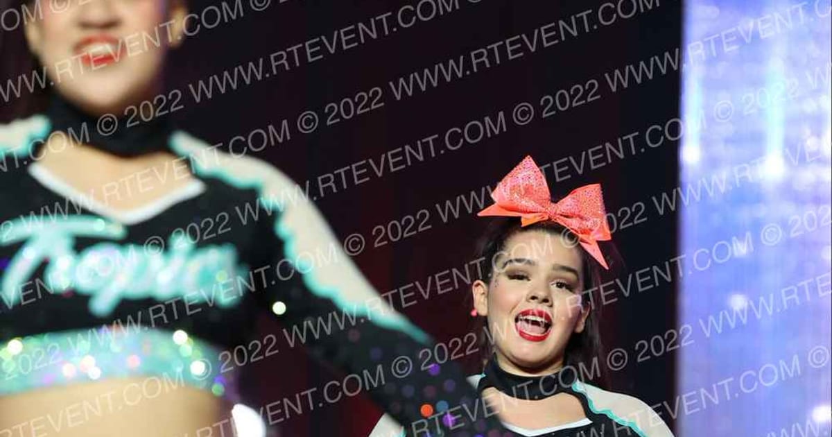 Cheer Coast Tropics Poison Ivy · Encore Grand Nationals