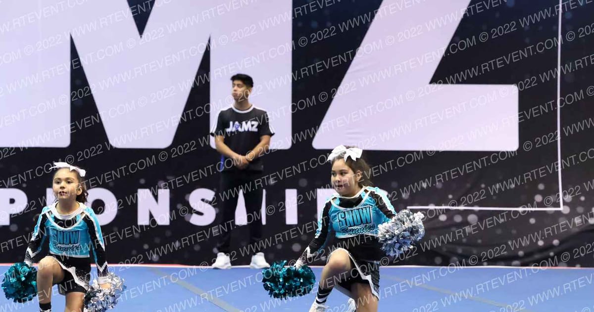 TAHOE ELITE CHEER TEAM MINI SNOWBUNNIES · Showdown at the Bay