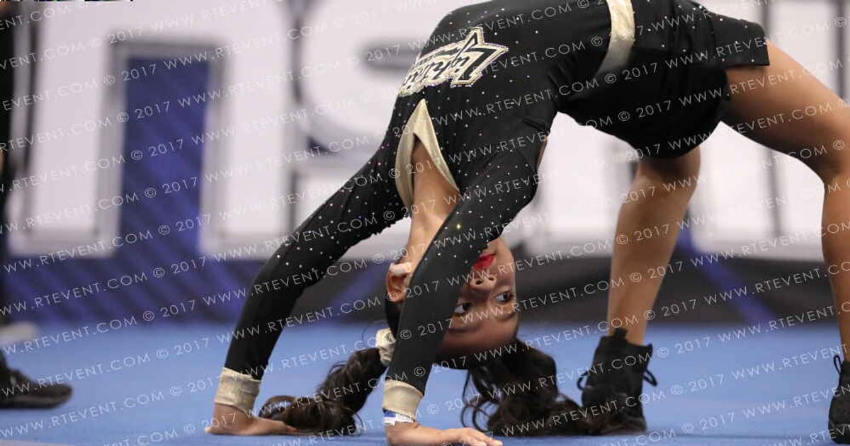 LIGHTNING ELITE TINY TWISTERS · Holiday Showcase